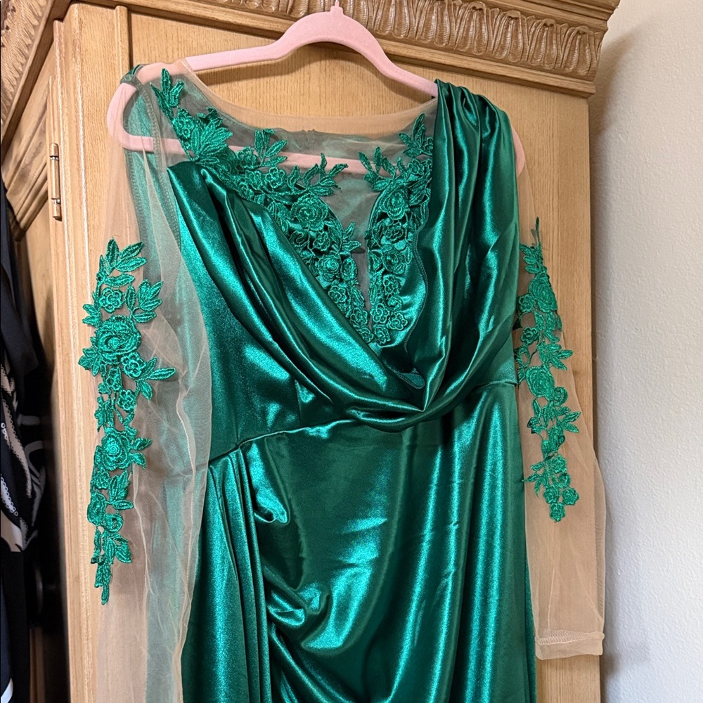 Elegant Green Satin Dress with Floral Lace
